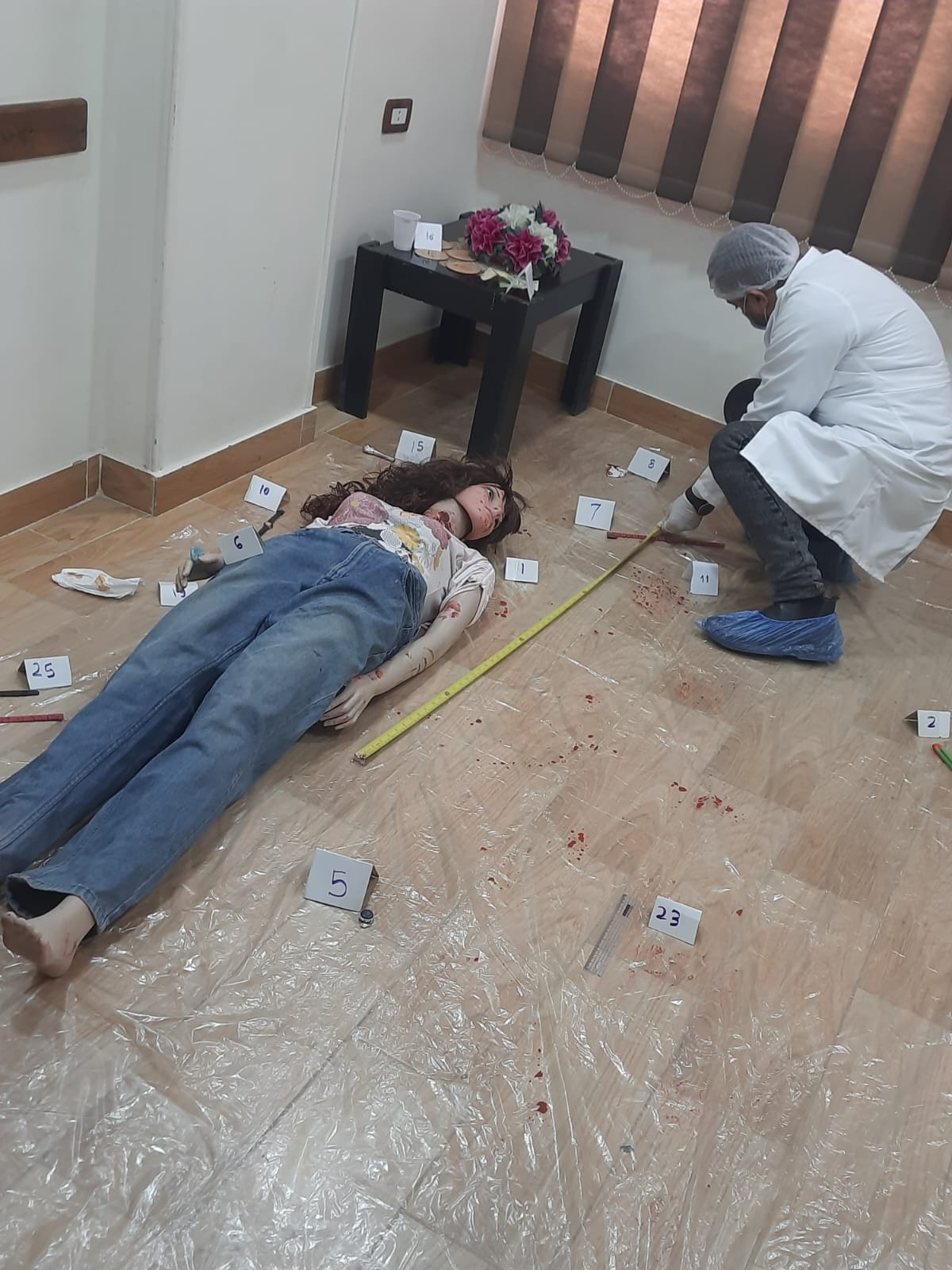 لقطات من دورات فحص مسرح الجريمة وعلوم الأدلة الجنائية بمقر المركز الدولي للتدريب والدراسات الاستراتيجية — صورة 4
